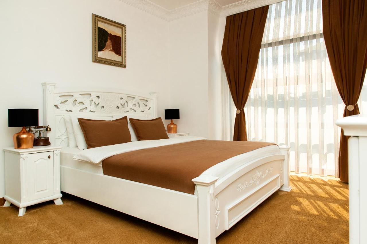 Golden Hotel Pristina Exterior photo