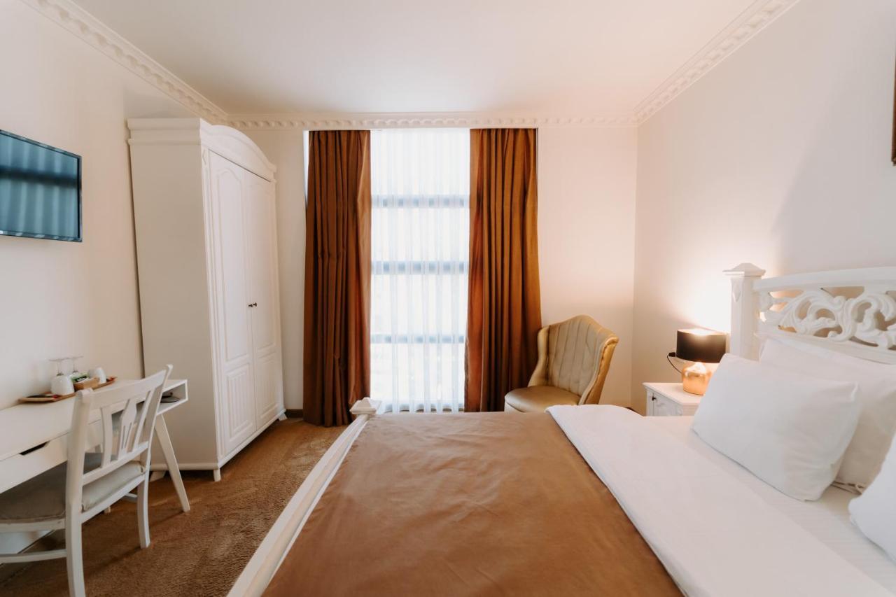 Golden Hotel Pristina Exterior photo