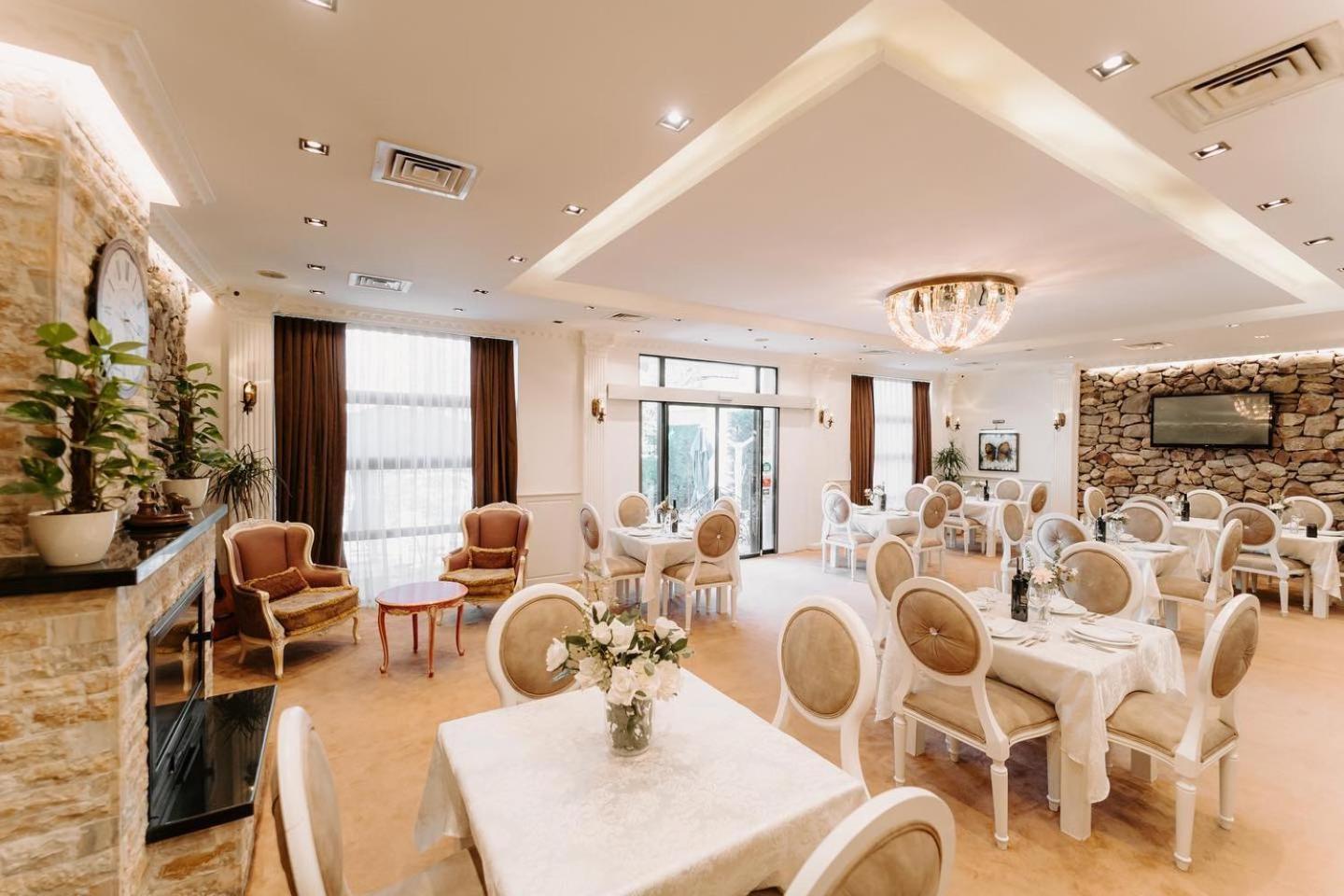 Golden Hotel Pristina Exterior photo