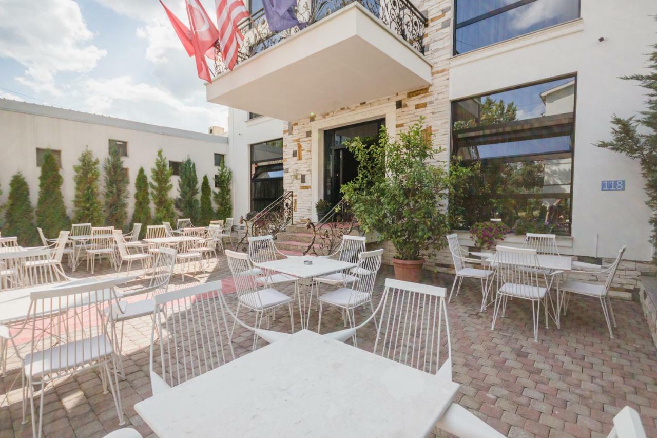 Golden Hotel Pristina Exterior photo